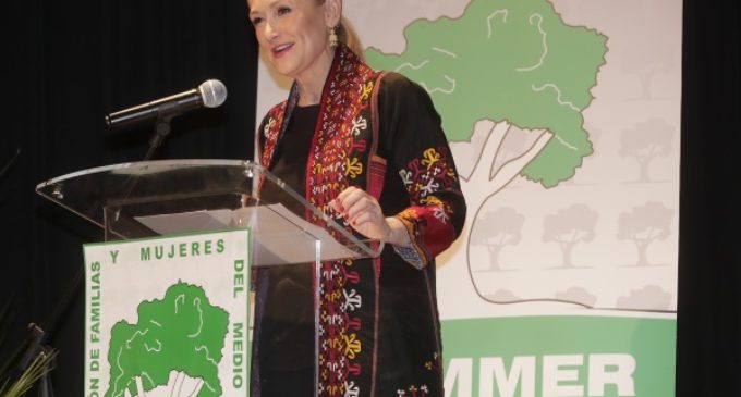 Cifuentes ratifica su compromiso por la igualdad real y efectiva entre mujeres y hombres