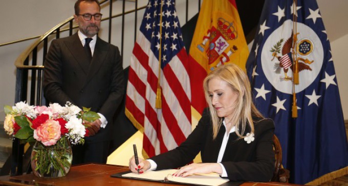 Cifuentes expresa al embajador de Estados Unidos la consternación y solidaridad de los madrileños por la masacre de Orlando