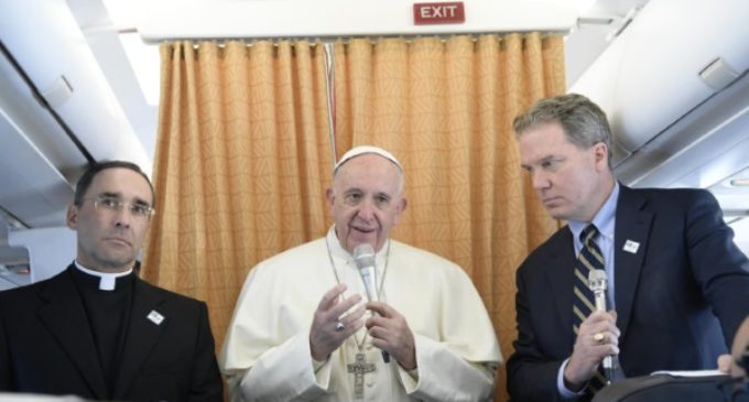Texto completo de la conferencia de prensa del Papa en el vuelo de regreso de Fátima