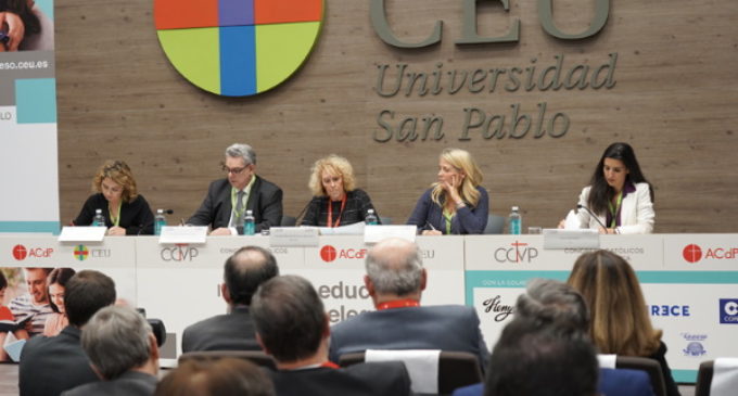 Controversia por el derecho a la elección de colegio
