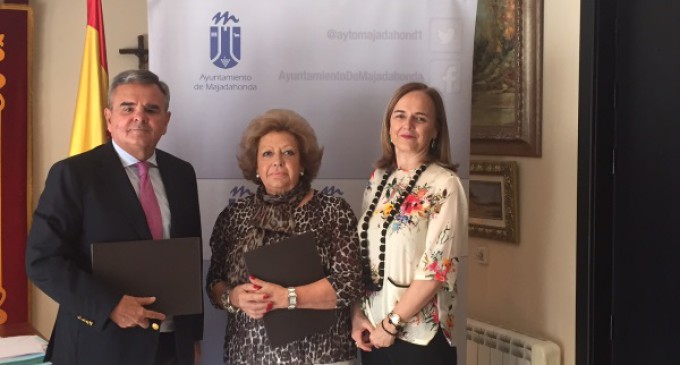 El Alcalde de Majadahonda firma el acuerdo de colaboración con la Asociación de Pensionistas y Tercera Edad “Reina Sofía”