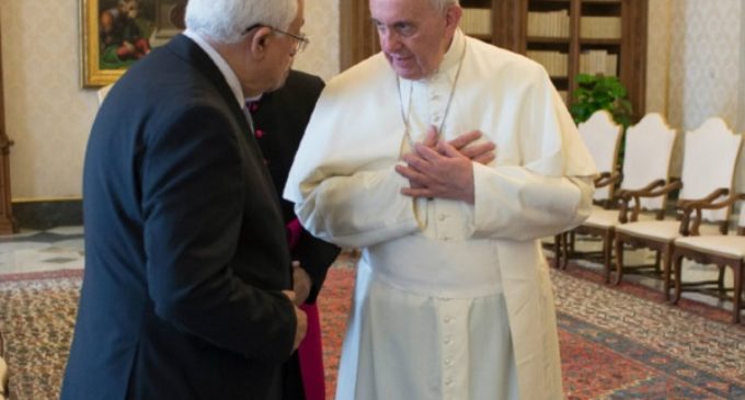 El Papa y Mahmoud Abbas conversan sobre el proceso de paz en Oriente Medio