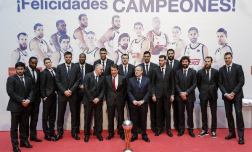 Comunidad y Ayuntamiento celebran la victoria del Real Madrid de baloncesto en la Copa del Rey