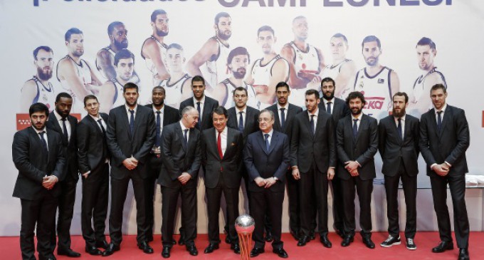 Comunidad y Ayuntamiento celebran la victoria del Real Madrid de baloncesto en la Copa del Rey