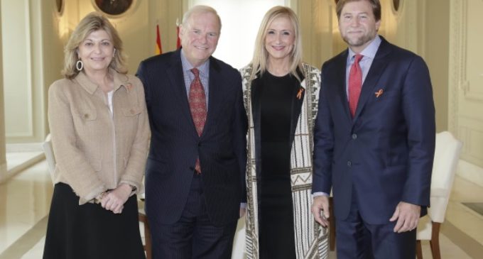 Cristina Cifuentes recibe a los inversores del proyecto Live! Resorts Madrid