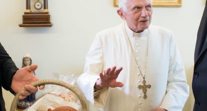 El cumpleaños de Benedicto XVI: sobrio, en familia y en estilo bávaro