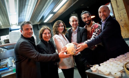 Díaz Ayuso resalta el trabajo del Corral de la Morería tras recibir los tres soles Repsol de España: “Gracias por hacer de Madrid y de España un mejor lugar para vivir y ser un imán de oportunidades”