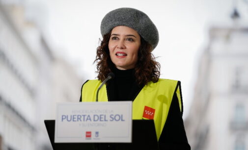 Díaz Ayuso pide al Gobierno “sensibilidad” para que los escaparates puedan estas Navidades estar iluminados pasadas las 22 horas