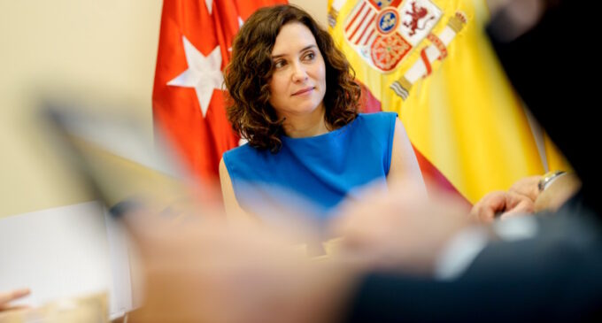 Díaz Ayuso subraya la honradez de su hermano sometido a un “linchamiento civil” y se dirige a sus adversarios: “No todo vale”