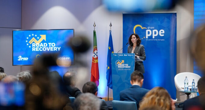 Díaz Ayuso advierte de que el reparto de los fondos europeos se está haciendo “de manera ideológica para transformar a conveniencia a la sociedad”
