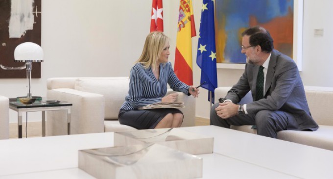 Cifuentes expresa su apoyo al Gobierno en defensa de la Constitución