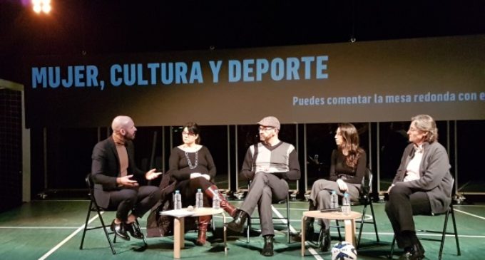 De los Santos en la mesa redonda ‘Mujeres, cultura y deporte’