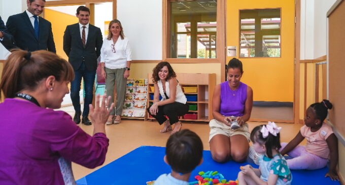 Díaz Ayuso abre el curso escolar “del mérito y el esfuerzo” blindando la libertad de centro y los conciertos y con una inversión histórica