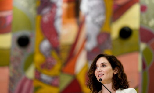 Díaz Ayuso adelanta la subida salarial a los docentes madrileños que cobrarán en la nómina de noviembre con efectos retroactivos desde el inicio del curso