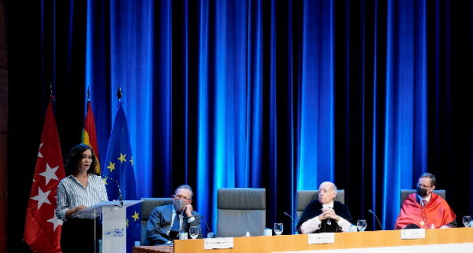 Díaz Ayuso advierte de que la Universidad “está en peligro”: “Es perverso el plan de aislarla mientras se politiza, se infiltran ideologías y se favorecen endogamias”