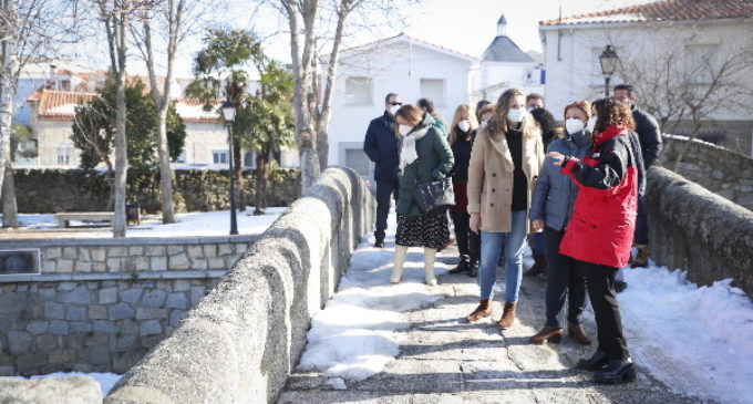 Díaz Ayuso resalta la labor de los ayuntamientos para volver a la normalidad tras la nevada