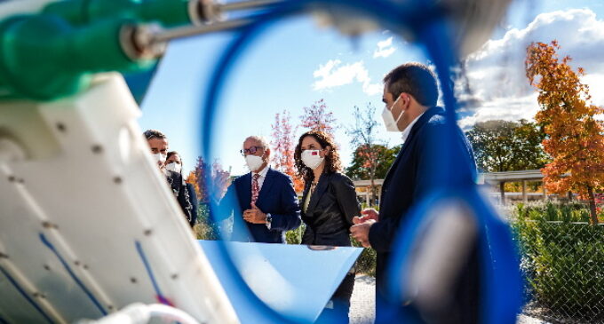 Díaz Ayuso anuncia ayudas de hasta 3.000 euros para instalar paneles solares y baterías de energía dirigida a particulares y comunidades de vecinos
