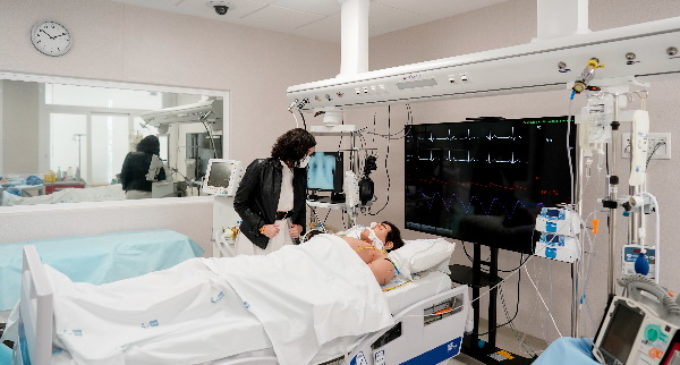 Díaz Ayuso garantiza que la modernización de los grandes hospitales públicos madrileños “avanza con paso firme”