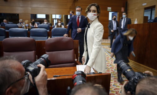 Díaz Ayuso cuestiona la gestión del Gobierno con las mascarillas: ha hecho el mayor envío de este material a los ayuntamientos madrileños cuando han sido retiradas