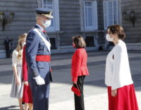 Díaz Ayuso, con Sus Majestades los Reyes en la celebración de la Fiesta Nacional