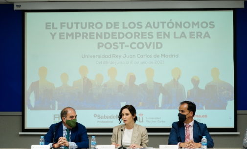 Díaz Ayuso defiende a los autónomos “como generadores de empleo” frente a quienes alardean de hacer política social a costa de asfixiar al empresario”