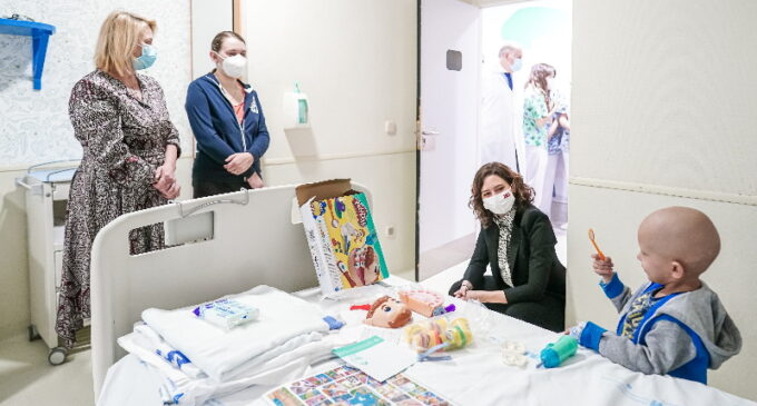 La presidenta de la Comunidad de Madrid, acude al Hospital Infantil Niño Jesús para conocer el estado de los 24 niños ucranianos enfermos de cáncer