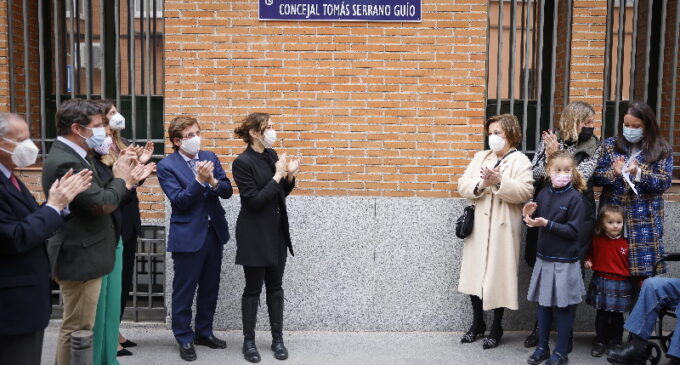 Díaz Ayuso participa en el homenaje al histórico concejal madrileño Tomás Serrano