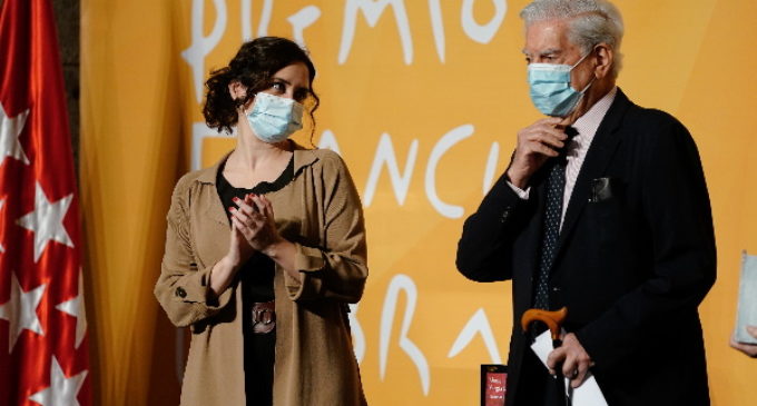 Díaz Ayuso quiere contar con Vargas Llosa en el plan que última para hacer de Madrid la capital del español en el mundo