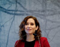 Díaz Ayuso explica que “por ahora” Madrid no aumentará las restricciones ante la nueva variante de COVID-19 y que el miércoles presentará medidas extraordinarias de cara a la Navidad centradas en vacunas y test