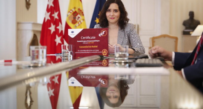 Díaz Ayuso recibe el premio Región Emprendedora Europea 2021-2022 concedido a la Comunidad de Madrid por la UE