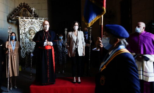 Díaz Ayuso recibe la medalla de plata de la Real e Ilustre Esclavitud de Santa María la Real de la Almudena