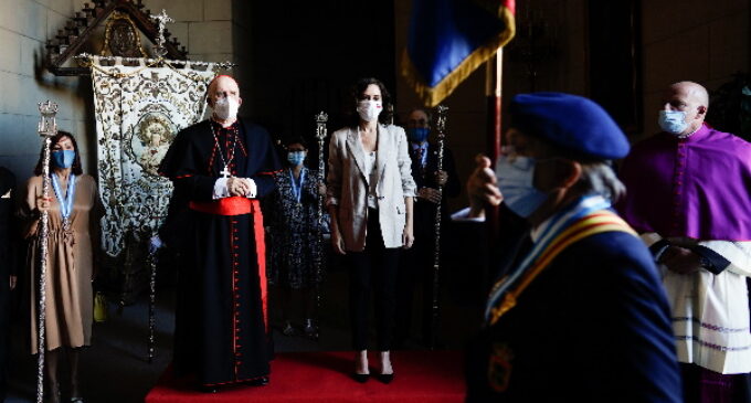 Díaz Ayuso recibe la medalla de plata de la Real e Ilustre Esclavitud de Santa María la Real de la Almudena