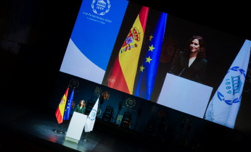 Díaz Ayuso reivindica la cooperación entre parlamentos para denunciar los “desmanes que atentan contra la separación de poderes”