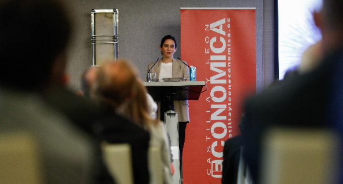 Díaz Ayuso se compromete a trabajar con Castilla y León para la “reactivación económica, social y política que necesita España”
