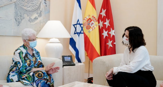 Díaz Ayuso se compromete con la embajadora de Israel a colaborar para erradicar el antisemitismo
