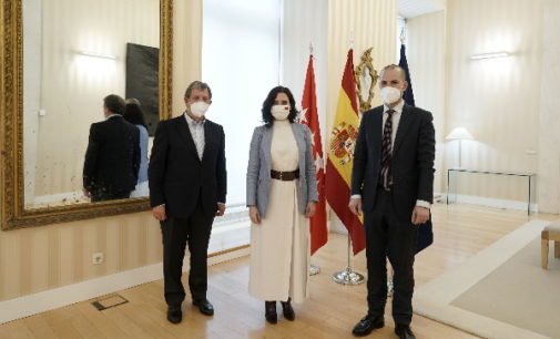 Díaz Ayuso se reúne con los alcaldes de Majadahonda y Villanueva de la Cañada