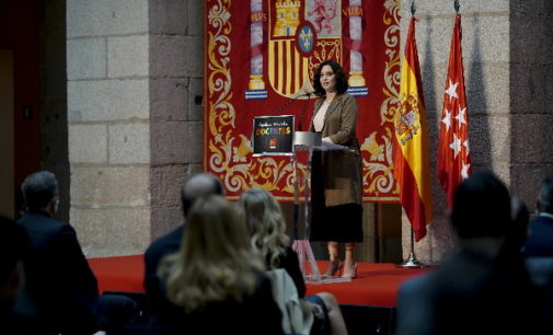 Díaz Ayuso subraya la “valía” de los profesores a los que agradece su “enorme esfuerzo” en el inicio de curso “más difícil de la historia”