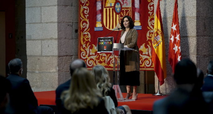 Díaz Ayuso subraya la “valía” de los profesores a los que agradece su “enorme esfuerzo” en el inicio de curso “más difícil de la historia”