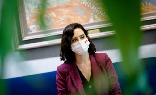 Díaz Ayuso tilda la “cumbre bilateral” de Sánchez y Biden como «la cumbre de los 26 pasos»