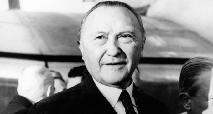 De lo humano y lo divino: La dignidad de Adenauer