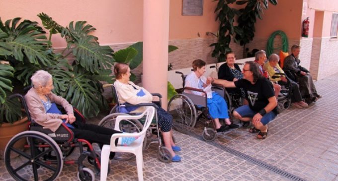 Juan José Pulido, capellán de la residencia Santa Isabel: No al abandono en residencias. «En verano hay que estar con los abuelos»