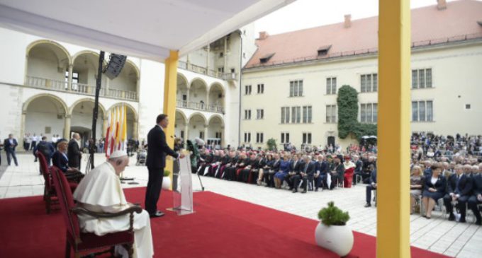 El Papa pide disponibilidad para recibir a los que huyen de las guerras y del hambre