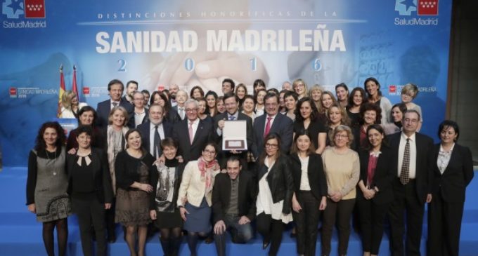 La Comunidad entrega las distinciones a la labor de profesionales, entidades e instituciones sanitarias