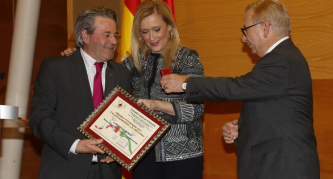 Cifuentes hace un llamamiento a los madrileños para donar sangre en la Campaña de Navidad