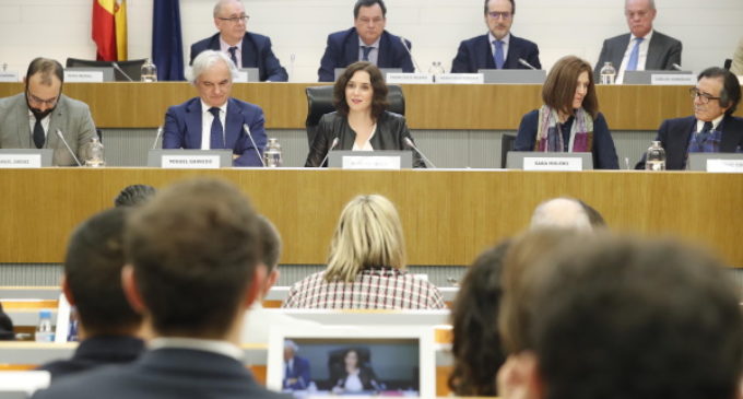 Díaz Ayuso advierte de que defenderá a los madrileños frente a cualquier atropello de sus libertades educativas, sanitarias o fiscales