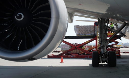 La Comunidad de Madrid recibe el quinto avión en solo dos días con material sanitario para el COVID-19