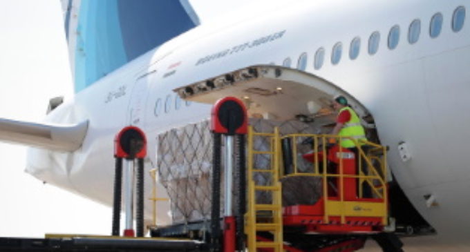 Aterriza el cuarto avión en 48 horas de la Comunidad de Madrid cargado con material sanitario para afrontar el COVID-19