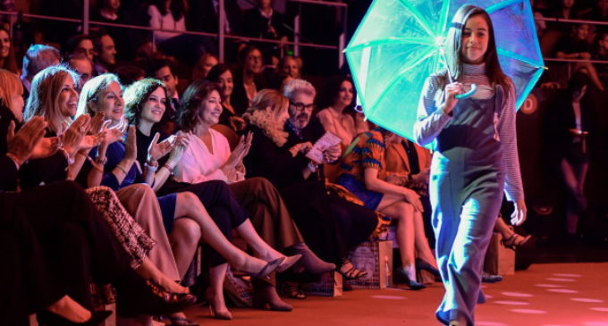 Díaz Ayuso asiste a un desfile de moda infantil a beneficio de la investigación contra el cáncer