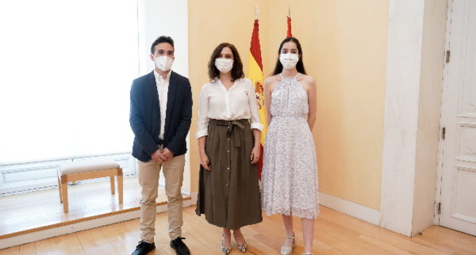Díaz Ayuso celebra los resultados de los estudiantes madrileños en la EBAU pese a la situación generada por el COVID-19