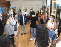 Díaz Ayuso, con los Reyes de España en su visita a un centro de jóvenes y adolescentes en acogida